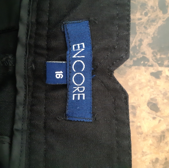 Encore Size 16 Capris - Picture 4 of 4